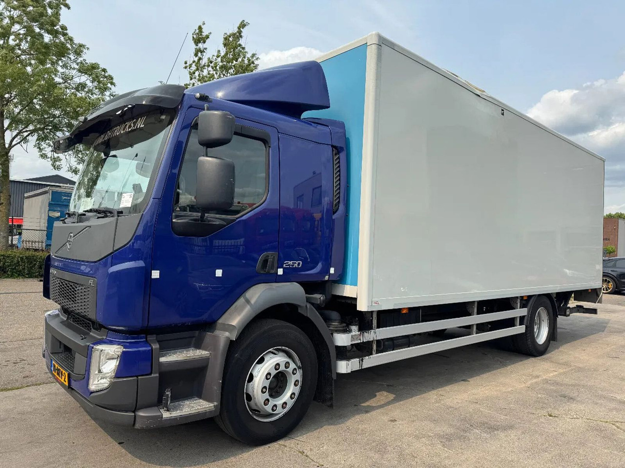 Volvo FL 250 4X2 - EURO 6 + DHOLLANDIA LIFT + TÜV 05-2 - Camion fourgon: photos 2 Volvo FL 250 4X2 - EURO 6 + DHOLLANDIA LIFT + TÜV 05-2 - Camion fourgon: photos 2