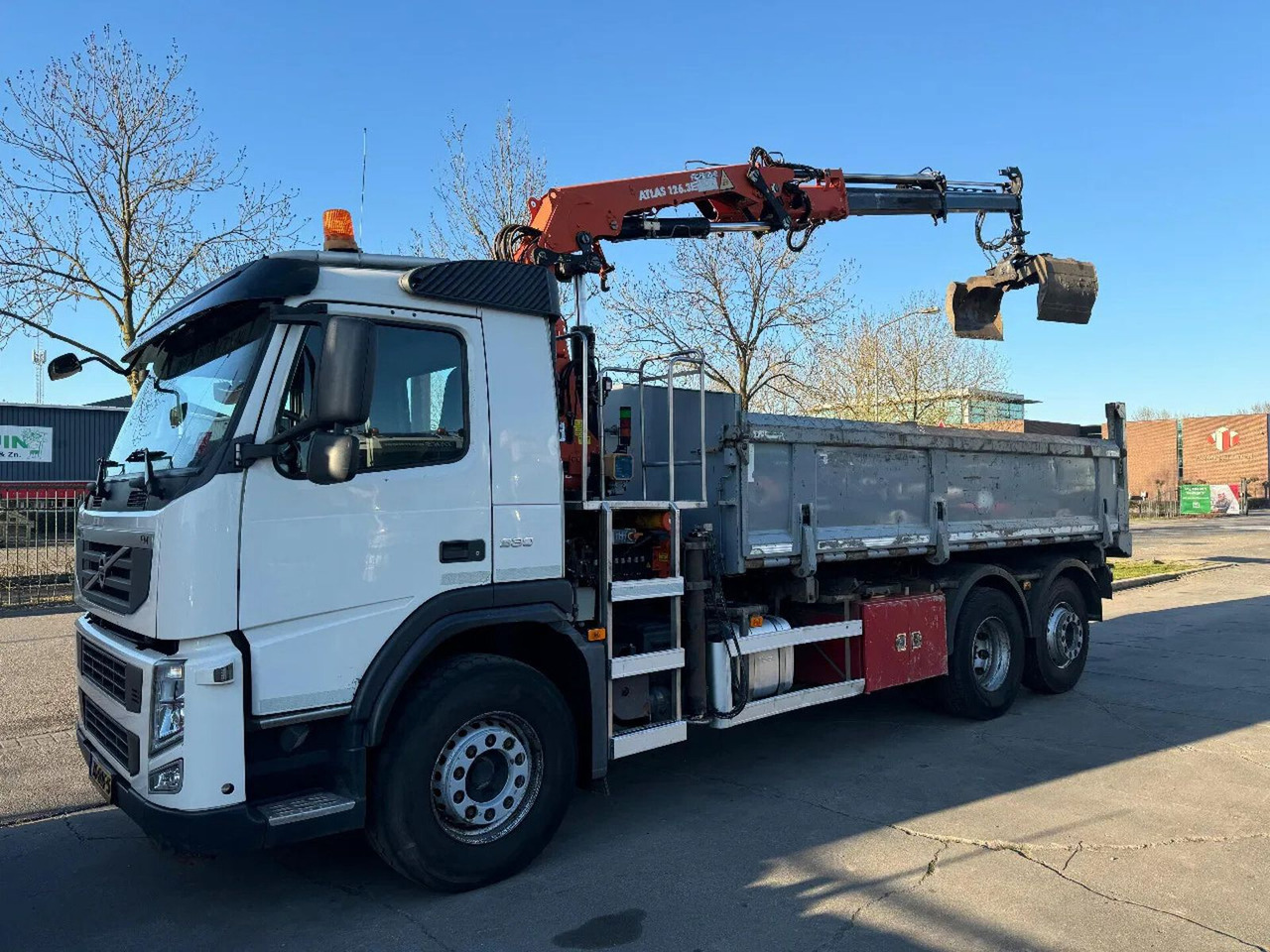 Volvo FM 330 6X2 - EURO 5 + ATLAS 126.3E A2 + REMOTE + - Camion benne, Camion grue: photos 2 Volvo FM 330 6X2 - EURO 5 + ATLAS 126.3E A2 + REMOTE + - Camion benne, Camion grue: photos 2