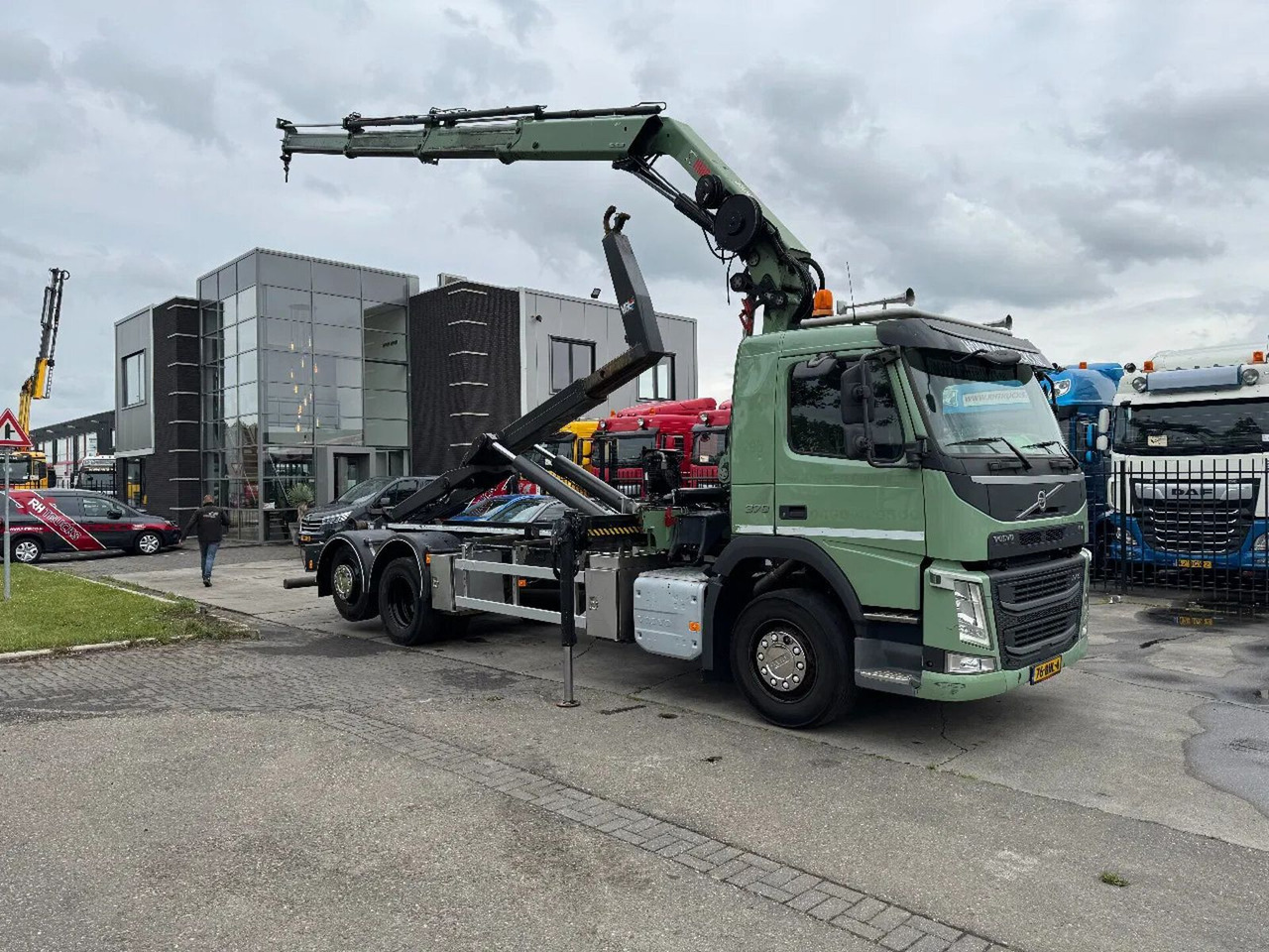 Volvo FM 370 6X2 VDL 21T HOOK + HIAB 211 + REMOTE CONT - Camion ampliroll, Camion grue: photos 3 Volvo FM 370 6X2 VDL 21T HOOK + HIAB 211 + REMOTE CONT - Camion ampliroll, Camion grue: photos 3