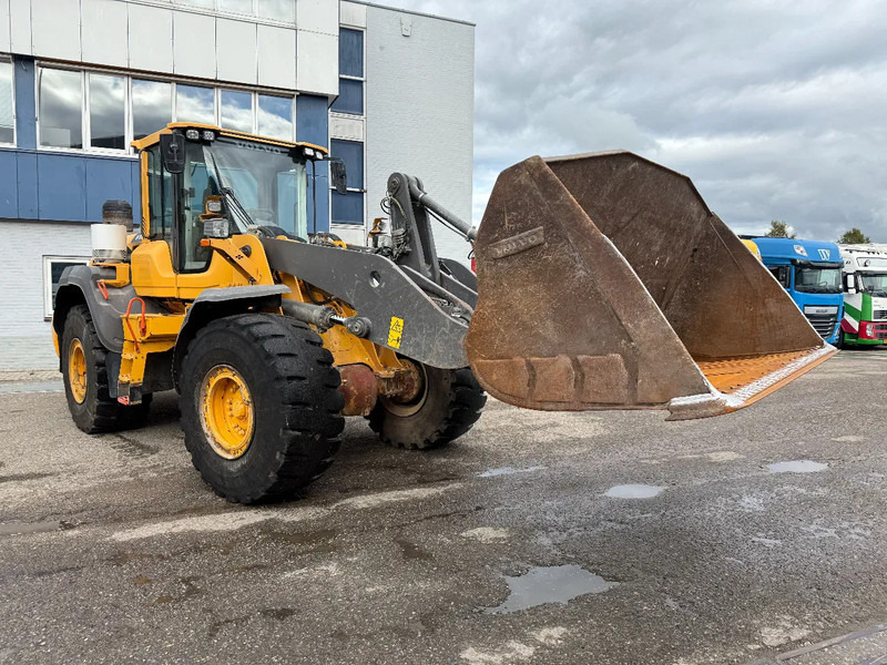 Volvo L120H, CE, 8314 UUR + CDC-STEERING - Chargeuse sur pneus: photos 5 Volvo L120H, CE, 8314 UUR + CDC-STEERING - Chargeuse sur pneus: photos 5