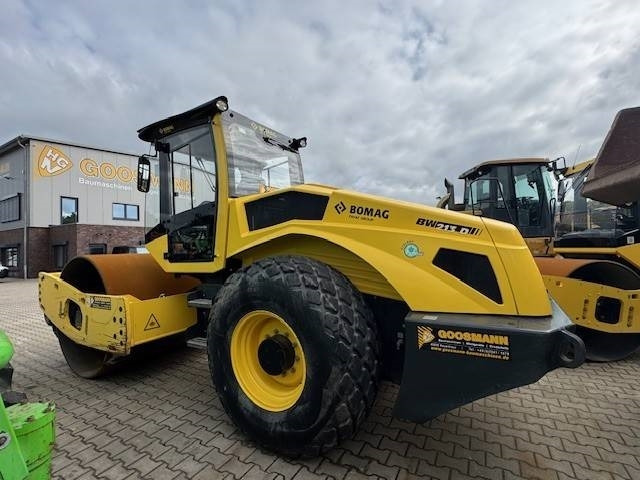 Bomag BW 213 D -5 - Compacteur à pieds de mouton/ Monocylindre: photos 2 Bomag BW 213 D -5 - Compacteur à pieds de mouton/ Monocylindre: photos 2