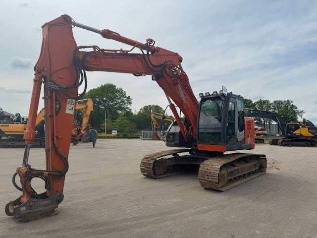 Hitachi ZX 225 US LC-3 - Pelle sur chenille: photos 2 Hitachi ZX 225 US LC-3 - Pelle sur chenille: photos 2