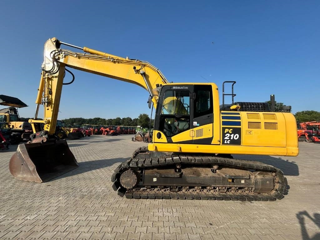 KOMATSU PC210 LC-11 - Pelle sur chenille: photos 1 KOMATSU PC210 LC-11 - Pelle sur chenille: photos 1