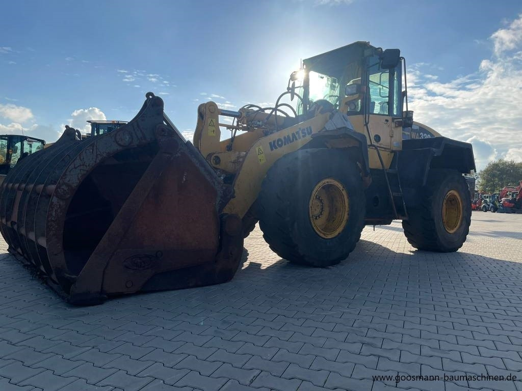 KOMATSU WA320-5 - Chargeuse sur pneus: photos 3 KOMATSU WA320-5 - Chargeuse sur pneus: photos 3