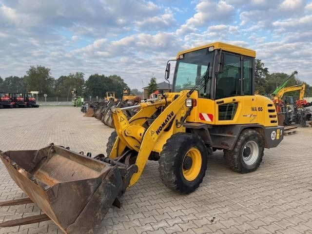 Komatsu WA 65-3 - Chargeuse sur pneus: photos 3 Komatsu WA 65-3 - Chargeuse sur pneus: photos 3