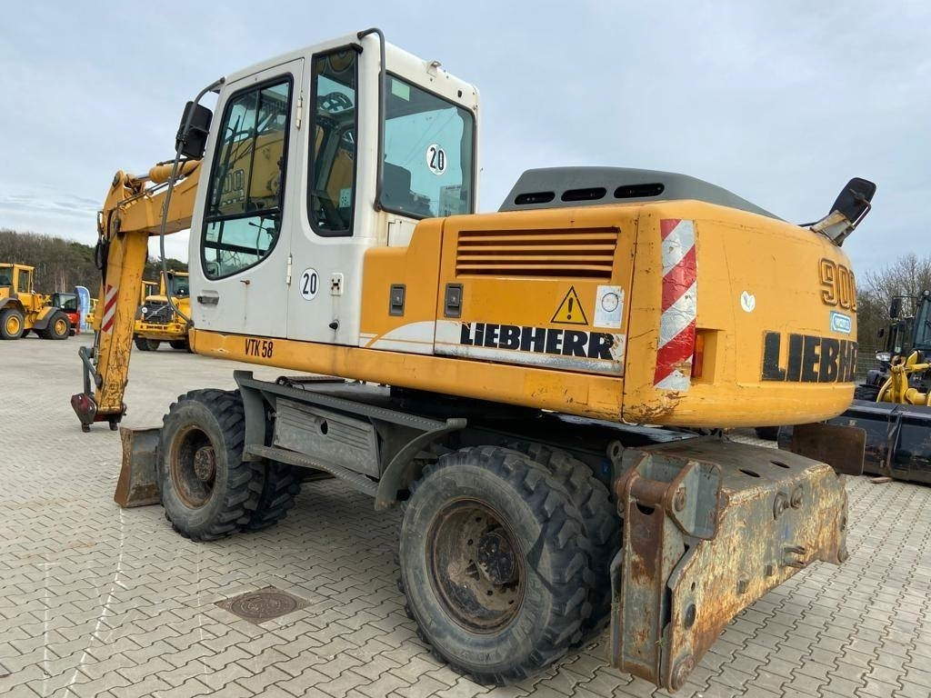 LIEBHERR A 900 C Lit. - Pelle sur pneus: photos 1 LIEBHERR A 900 C Lit. - Pelle sur pneus: photos 1