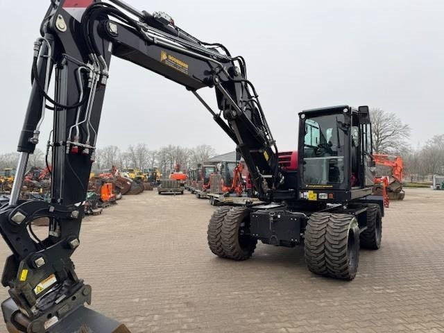 Yanmar B 110 W - Pelle sur pneus: photos 2 Yanmar B 110 W - Pelle sur pneus: photos 2