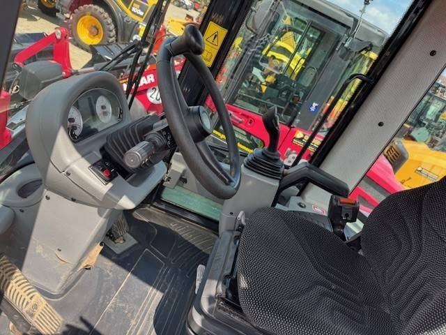Yanmar V 100-5 - Chargeuse sur pneus: photos 5 Yanmar V 100-5 - Chargeuse sur pneus: photos 5