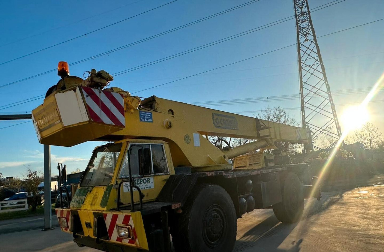 Autogru Locatelli 30 ton - Grue: photos 4 Autogru Locatelli 30 ton - Grue: photos 4