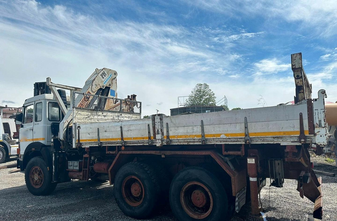 Iveco 330 26 con gru - Camion plateau, Camion grue: photos 3 Iveco 330 26 con gru - Camion plateau, Camion grue: photos 3