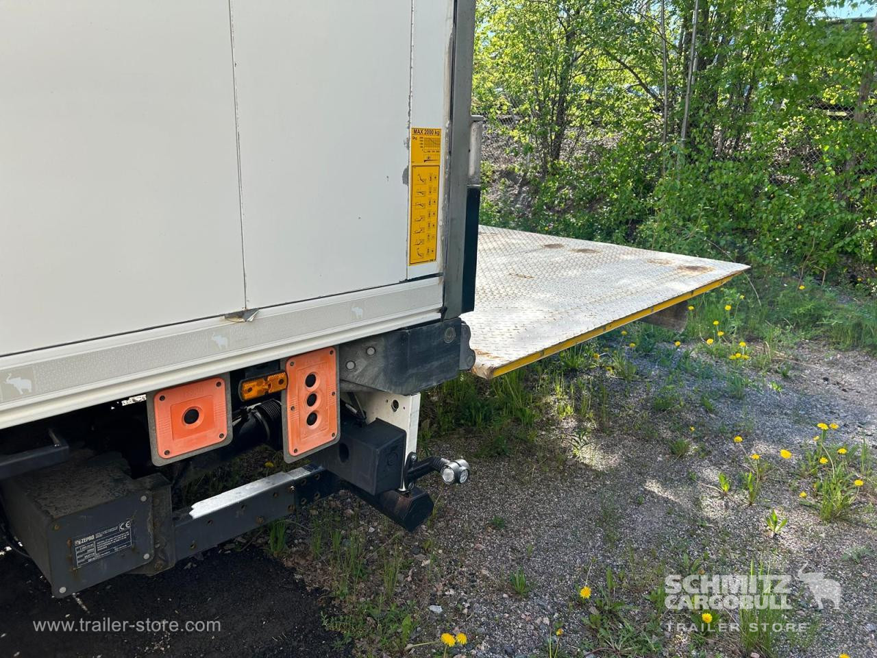 SCHMITZ Reefer Standard Double deck Taillift - Semi-remorque isothermique: photos 3 SCHMITZ Reefer Standard Double deck Taillift - Semi-remorque isothermique: photos 3