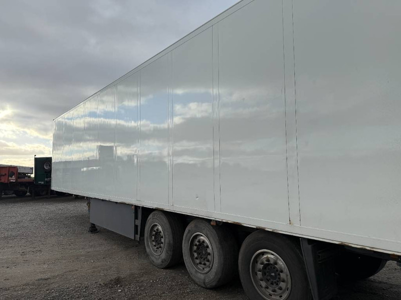 Schmitz Cargobull 3-axle 66pl. Vector1950MT Multitemp/Doppelkammer - Semi-remorque frigorifique: photos 5 Schmitz Cargobull 3-axle 66pl. Vector1950MT Multitemp/Doppelkammer - Semi-remorque frigorifique: photos 5