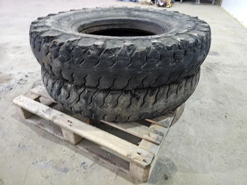Goodyear 11.00-24 - Pneu pour Camion: photos 1 Goodyear 11.00-24 - Pneu pour Camion: photos 1