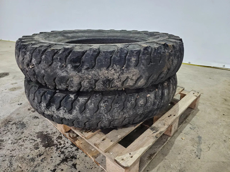Goodyear 11.00-24 - Pneu pour Camion: photos 2 Goodyear 11.00-24 - Pneu pour Camion: photos 2