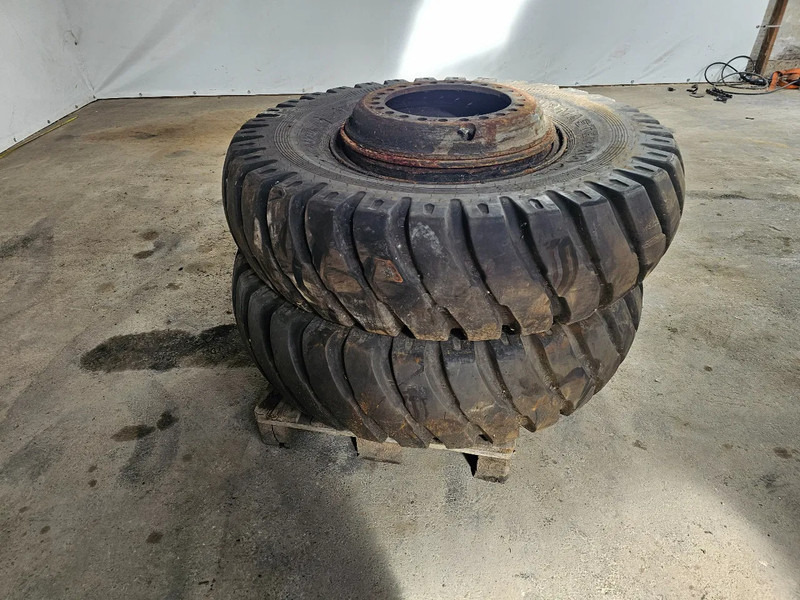 Grip Master 14.00-24 - Pneu pour Camion: photos 4 Grip Master 14.00-24 - Pneu pour Camion: photos 4
