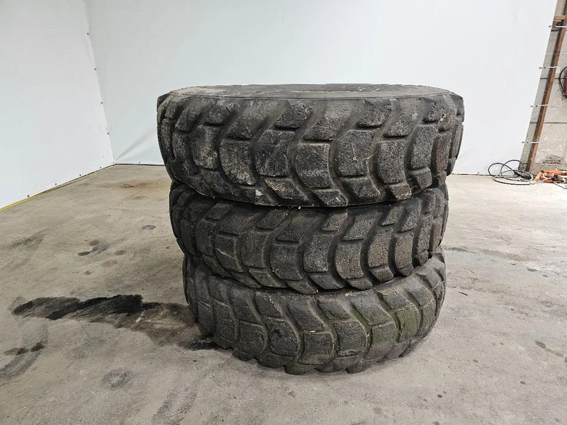 Michelin 18.00-33 - Pneu pour Camion: photos 2 Michelin 18.00-33 - Pneu pour Camion: photos 2