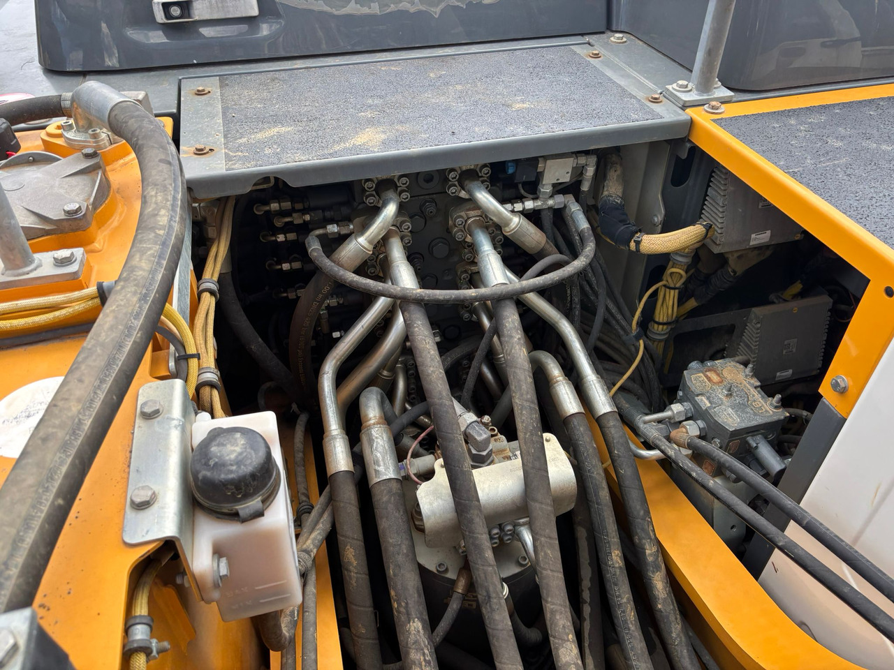 Pelle sur chenille LIEBHERR R 922 LC: photos 9 Pelle sur chenille LIEBHERR R 922 LC: photos 9