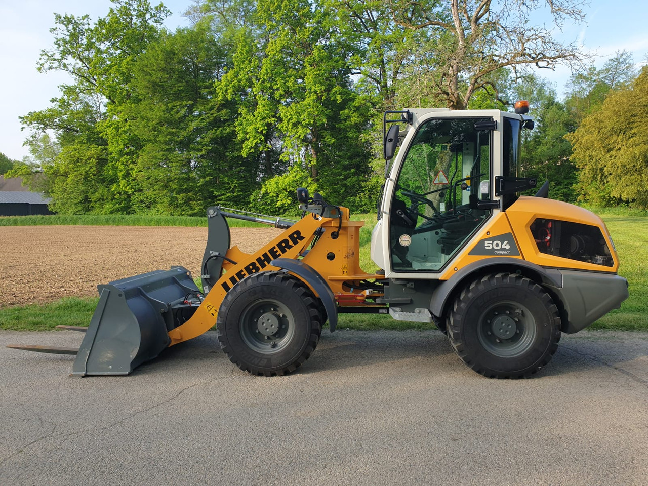 Liebherr L 504 C - Chargeuse sur pneus: photos 1 Liebherr L 504 C - Chargeuse sur pneus: photos 1