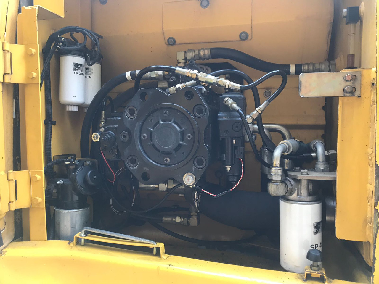 Pelle sur chenille NEW HOLLAND E 215 B: photos 10