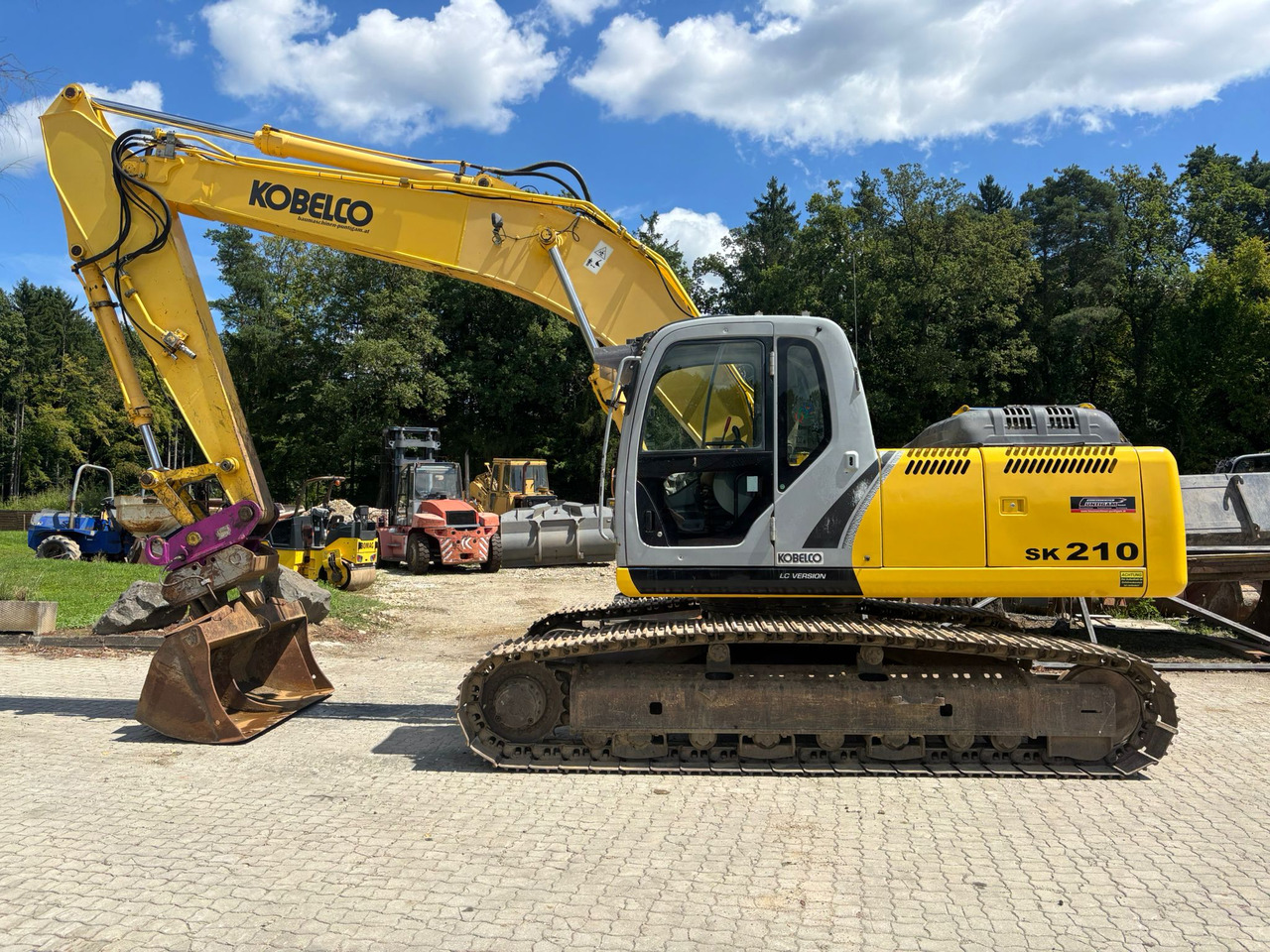 NEW HOLLAND Kobelco E 215 B - Pelle sur chenille: photos 1 NEW HOLLAND Kobelco E 215 B - Pelle sur chenille: photos 1