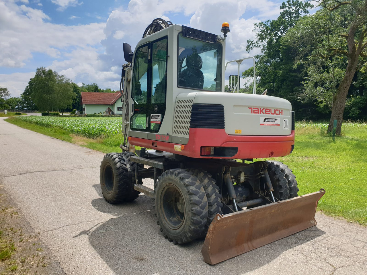 TAKEUCHI TB 175W - Pelle sur pneus: photos 5 TAKEUCHI TB 175W - Pelle sur pneus: photos 5