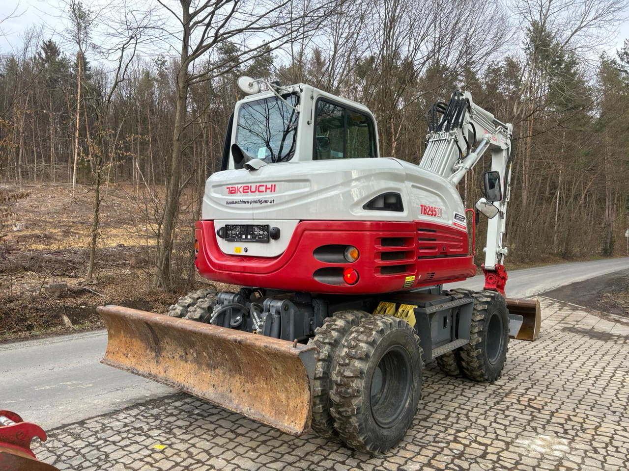Pelle sur pneus TAKEUCHI TB 295 W: photos 6