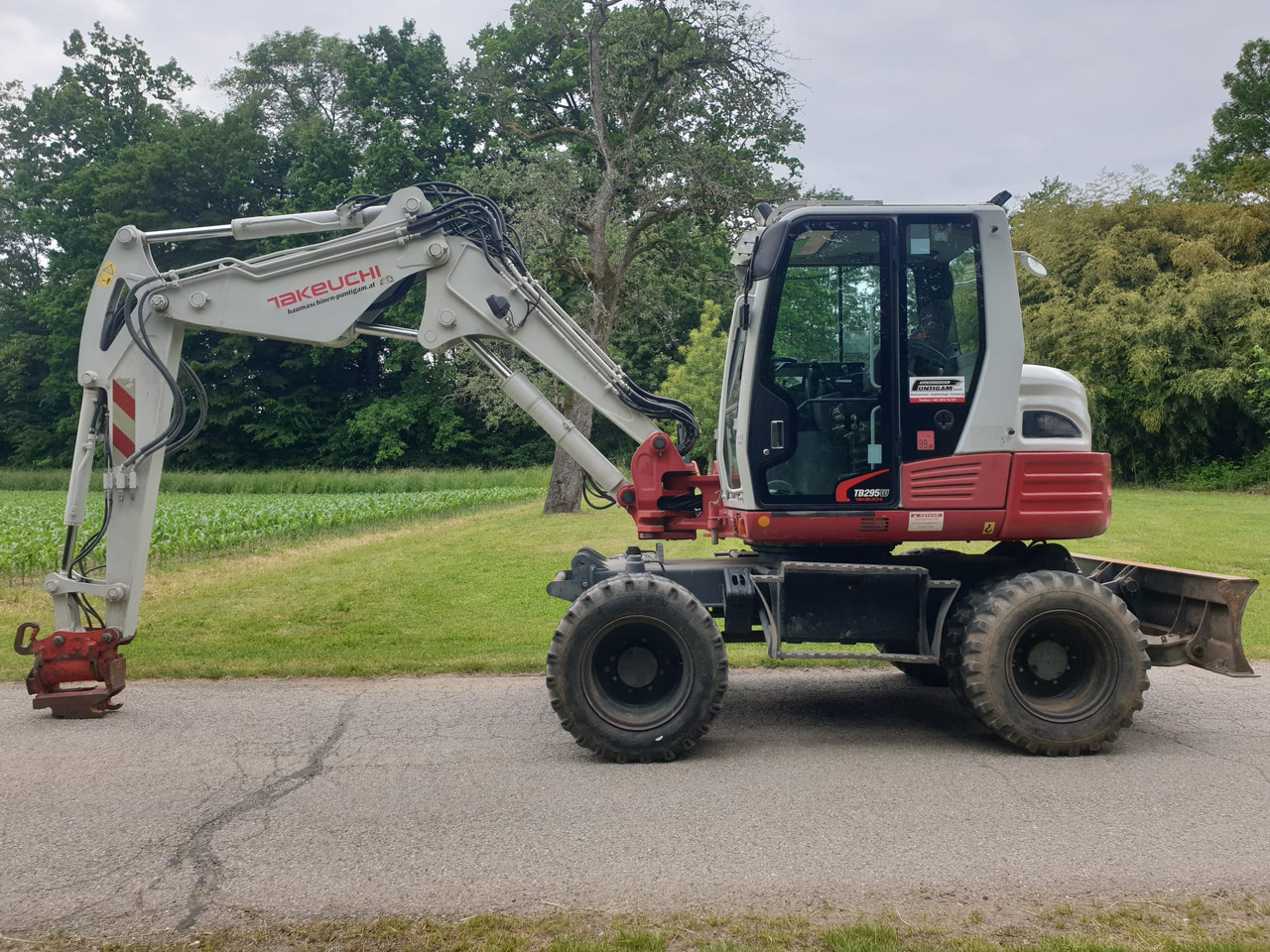 TAKEUCHI TB 295W - Pelle sur pneus: photos 1 TAKEUCHI TB 295W - Pelle sur pneus: photos 1