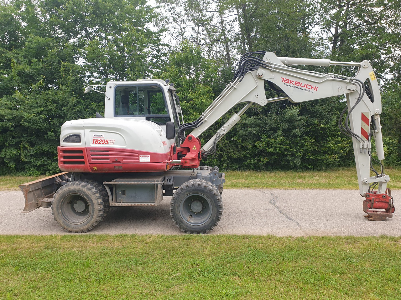 TAKEUCHI TB 295W - Pelle sur pneus: photos 2 TAKEUCHI TB 295W - Pelle sur pneus: photos 2