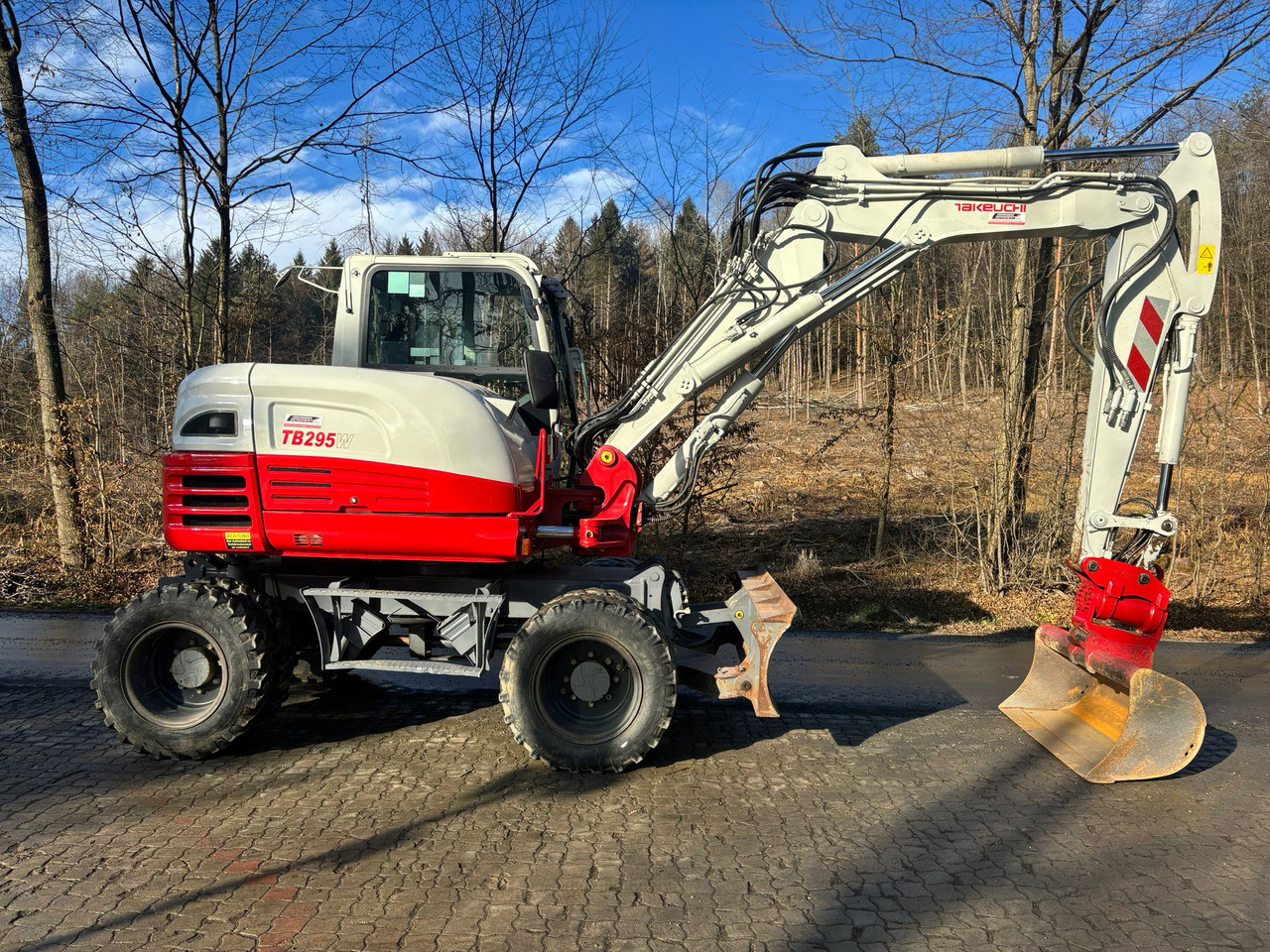 Takeuchi TB 295 W - Pelle sur pneus: photos 2 Takeuchi TB 295 W - Pelle sur pneus: photos 2