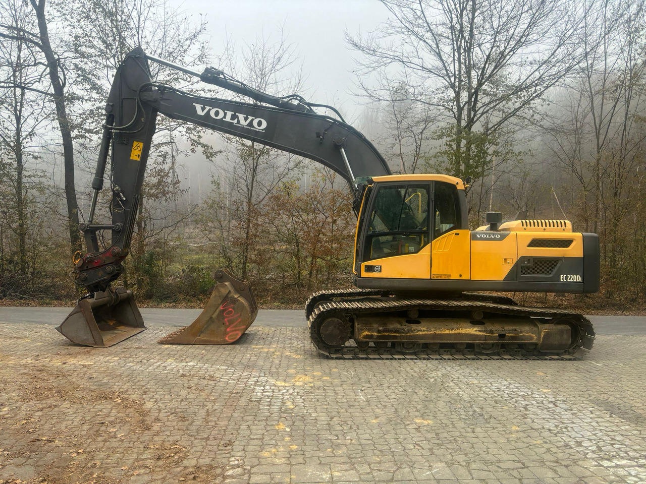 Volvo EC 220 DL - Pelle sur chenille: photos 1 Volvo EC 220 DL - Pelle sur chenille: photos 1