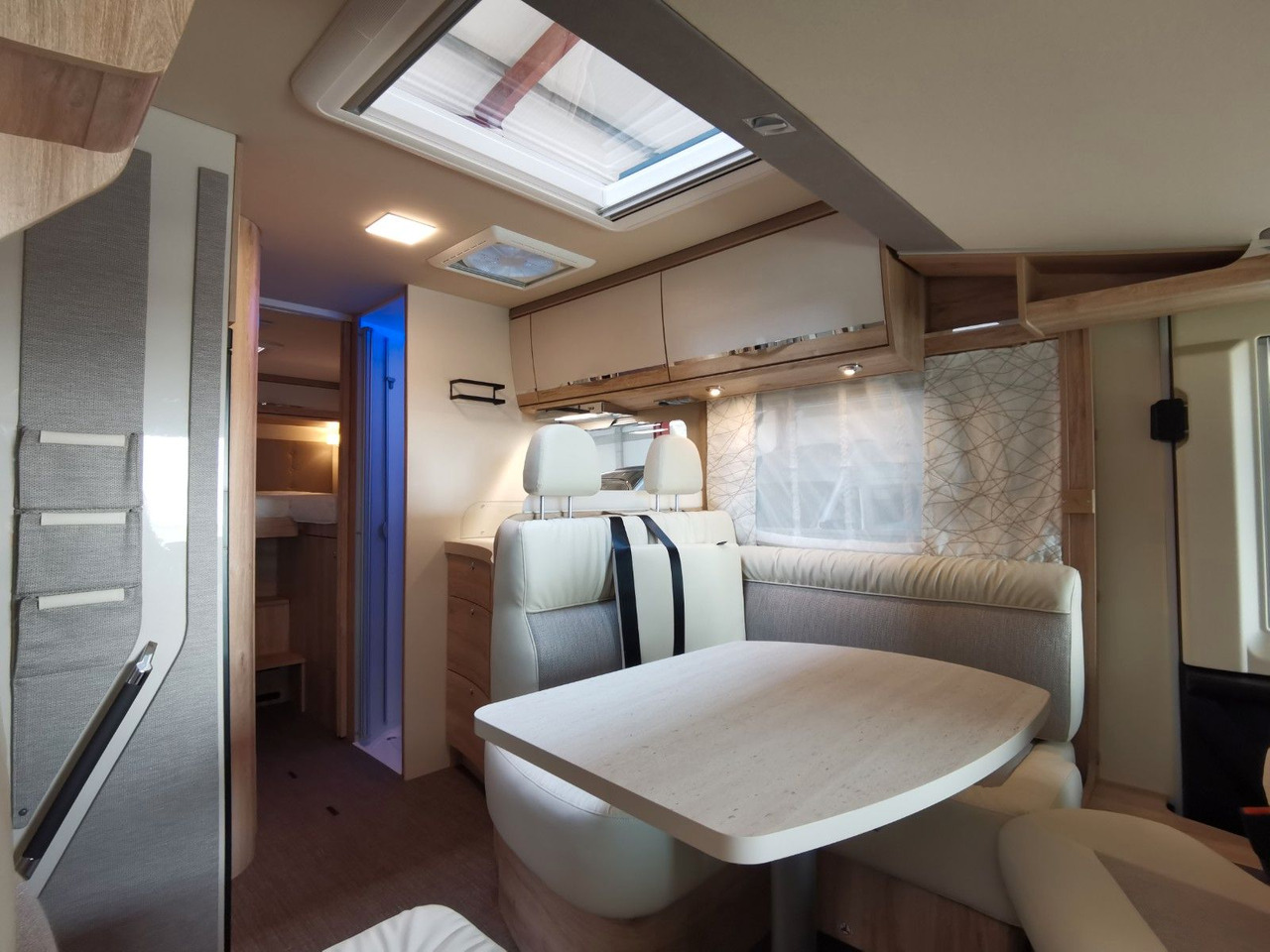 Camping-car intégral Eura Mobil INTEGRA LINE 720 EB /180PS-9G MAXI/ EINZELBETTEN: photos 14 Camping-car intégral Eura Mobil INTEGRA LINE 720 EB /180PS-9G MAXI/ EINZELBETTEN: photos 14