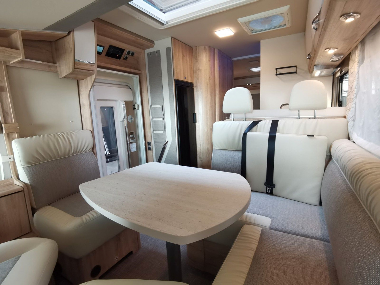 Camping-car intégral Eura Mobil INTEGRA LINE 720 EB /180PS-9G MAXI/ EINZELBETTEN: photos 12 Camping-car intégral Eura Mobil INTEGRA LINE 720 EB /180PS-9G MAXI/ EINZELBETTEN: photos 12