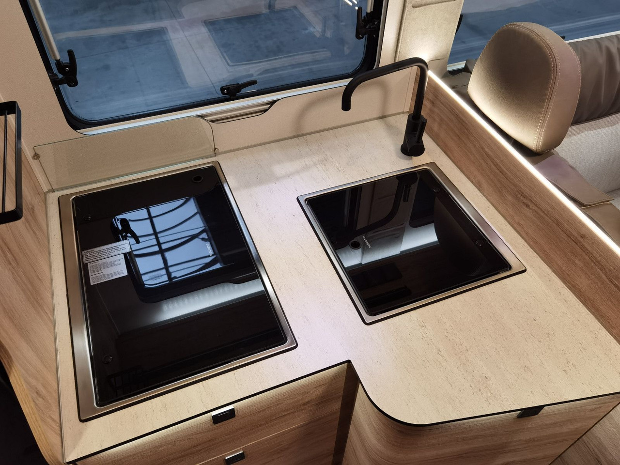 Crédit-bail de  Eura Mobil PROFILA T 695 EB / 140PS/ MONDIAL / EINZELBETTEN Eura Mobil PROFILA T 695 EB / 140PS/ MONDIAL / EINZELBETTEN: photos 16