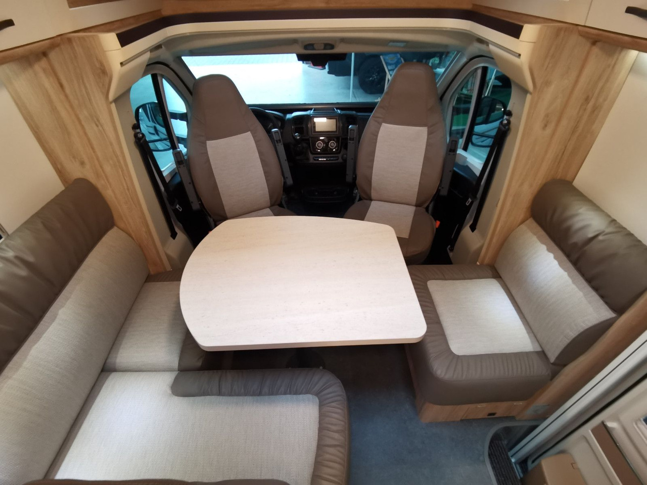 Crédit-bail de  Eura Mobil PROFILA T 695 EB / 140PS/ MONDIAL / EINZELBETTEN Eura Mobil PROFILA T 695 EB / 140PS/ MONDIAL / EINZELBETTEN: photos 14