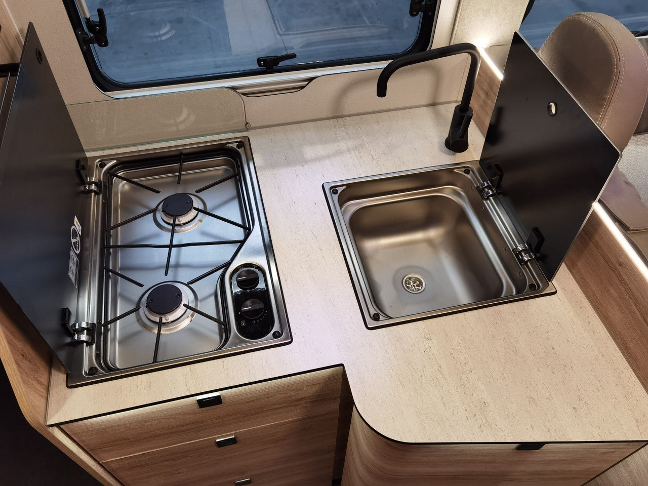 Crédit-bail de  Eura Mobil PROFILA T 695 EB / 140PS/ MONDIAL / EINZELBETTEN Eura Mobil PROFILA T 695 EB / 140PS/ MONDIAL / EINZELBETTEN: photos 17