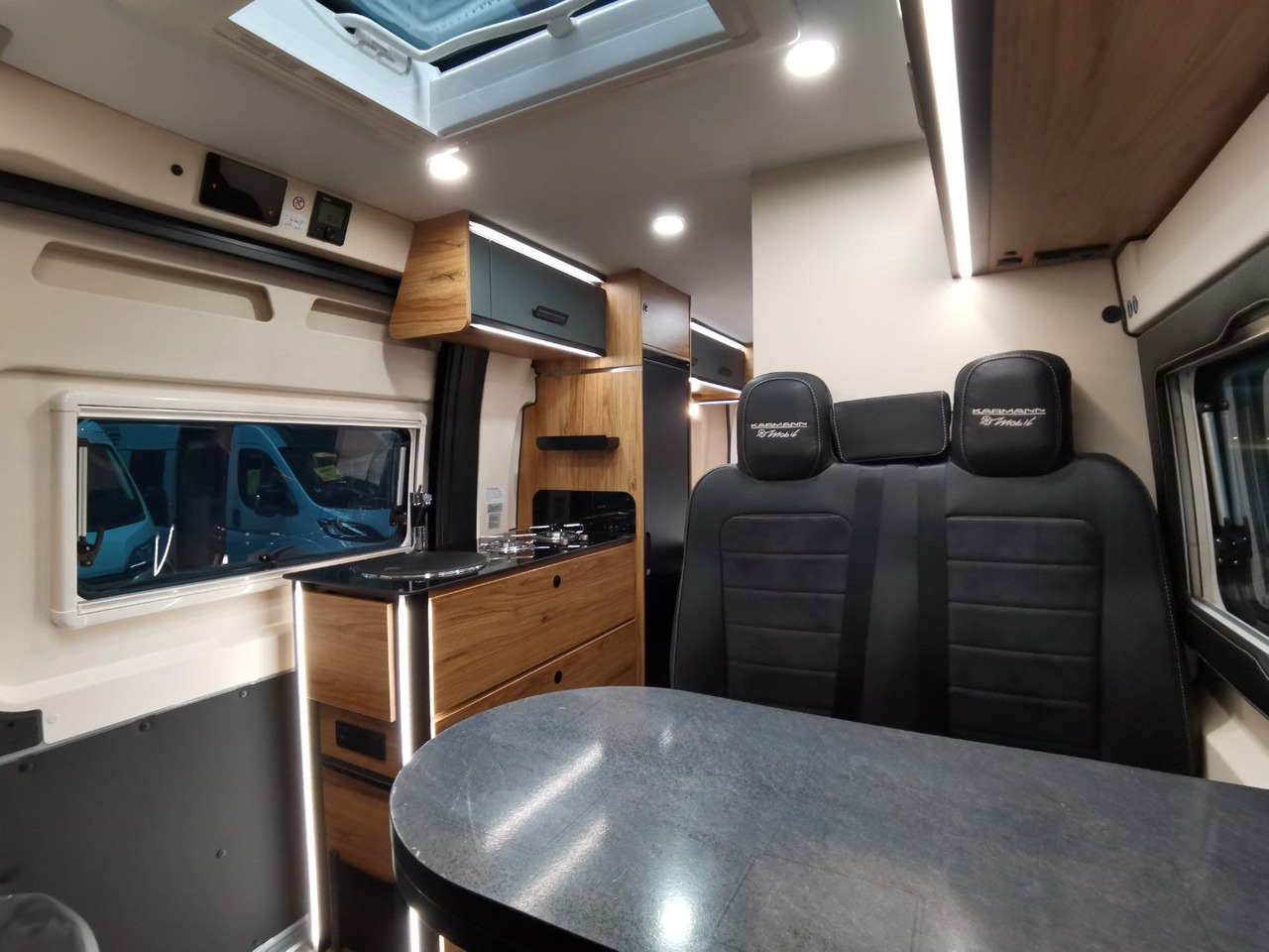 Crédit-bail de  Karmann DEXTER 580 /- 2026 -/ SKY-ROOF & MULTIMEDIA Karmann DEXTER 580 /- 2026 -/ SKY-ROOF & MULTIMEDIA: photos 14