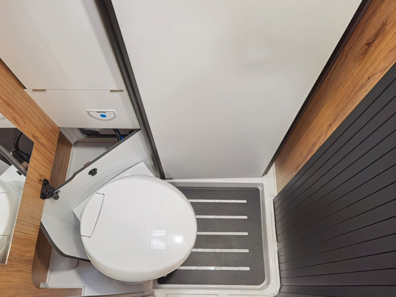 Crédit-bail de  Karmann DEXTER 580 /- 2026 -/ SKY-ROOF & MULTIMEDIA Karmann DEXTER 580 /- 2026 -/ SKY-ROOF & MULTIMEDIA: photos 19