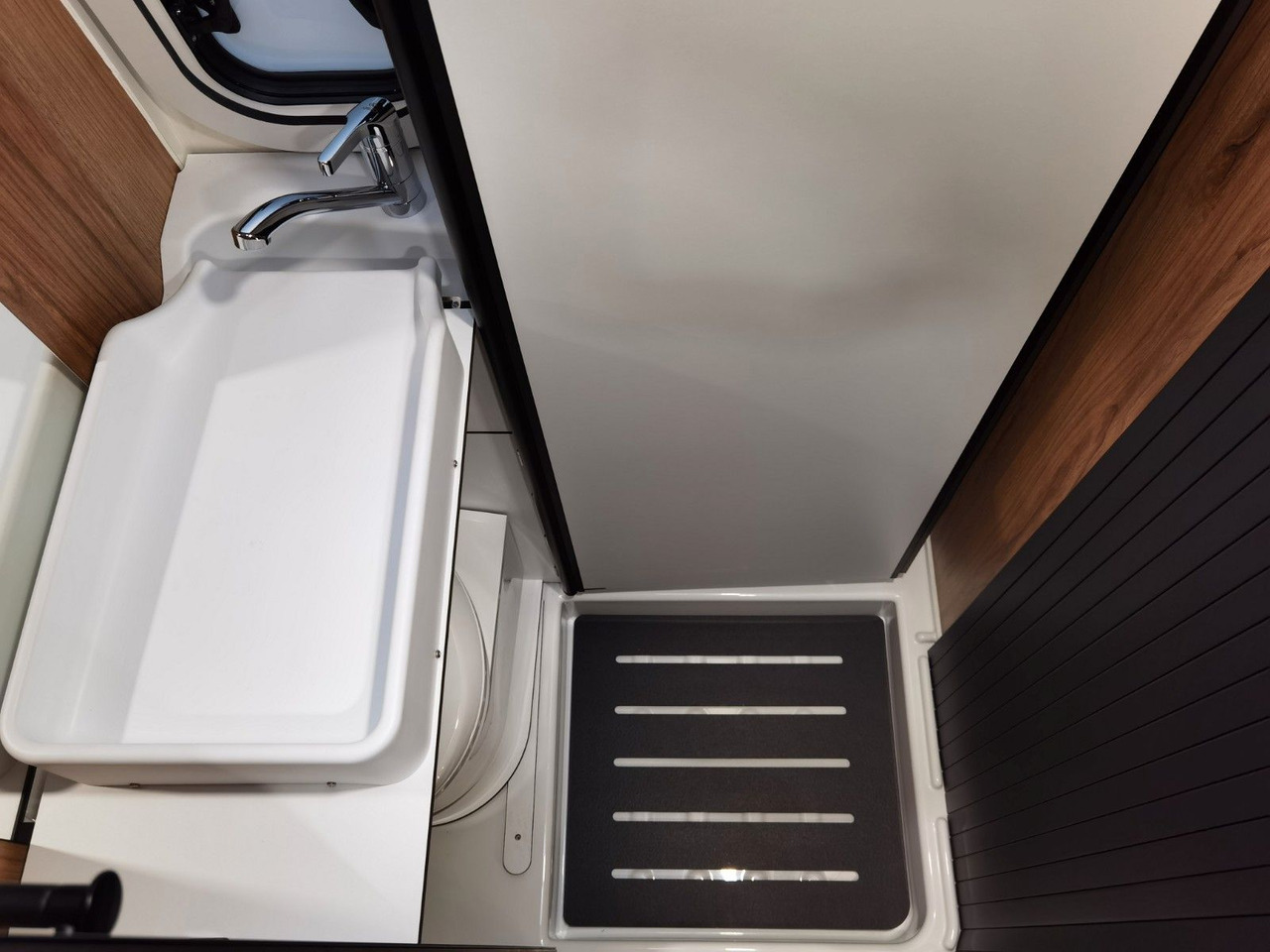 Crédit-bail de  Karmann DEXTER 580 /- 2026 -/ SKY-ROOF & MULTIMEDIA Karmann DEXTER 580 /- 2026 -/ SKY-ROOF & MULTIMEDIA: photos 20