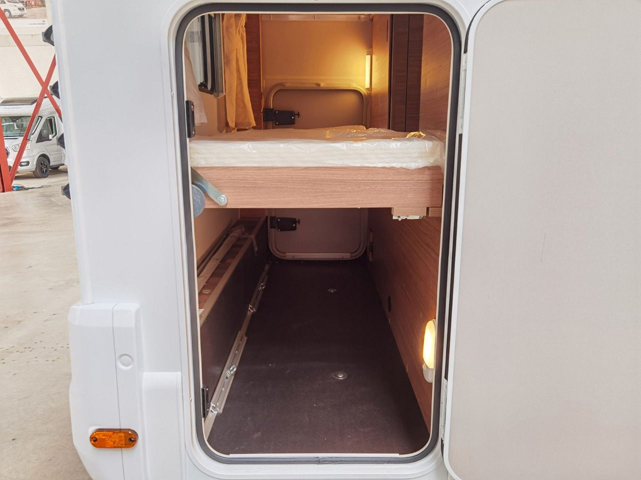 Camping-car capucine Weinsberg CARAHOME 600 DKG / 140PS / ETAGENBETTEN / 5xPERS: photos 9