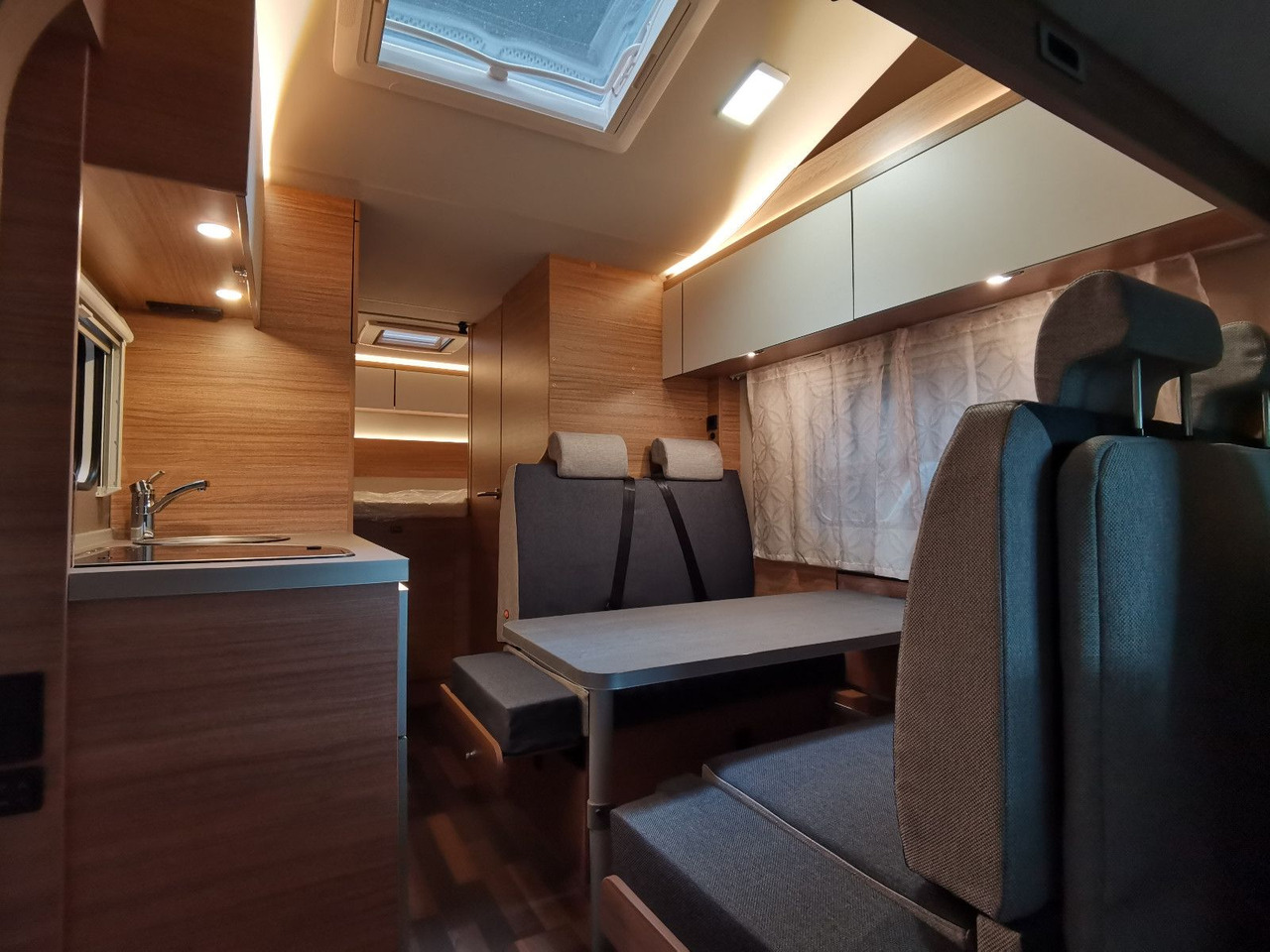 Camping-car capucine Weinsberg CARAHOME 650 DG / 140 PS / TOP - AUSSTATTUNG: photos 13 Camping-car capucine Weinsberg CARAHOME 650 DG / 140 PS / TOP - AUSSTATTUNG: photos 13