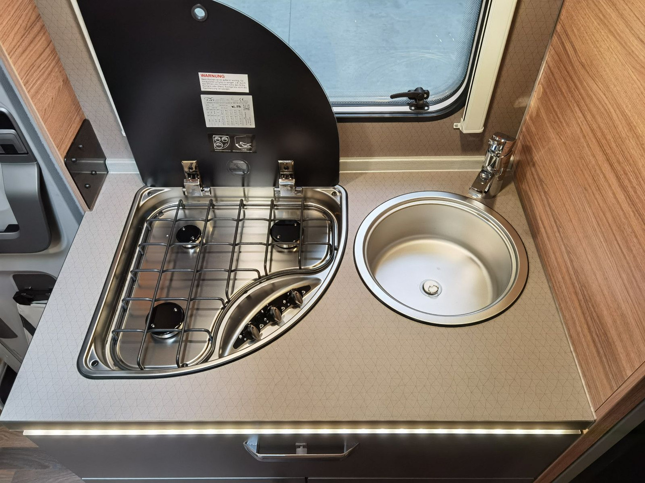 Camping-car capucine Weinsberg CARAHOME 650 DG / 140 PS / TOP - AUSSTATTUNG: photos 18 Camping-car capucine Weinsberg CARAHOME 650 DG / 140 PS / TOP - AUSSTATTUNG: photos 18