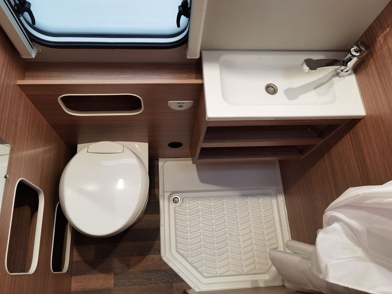 Camping-car capucine Weinsberg CARAHOME 650 DG / 140 PS / TOP - AUSSTATTUNG: photos 23 Camping-car capucine Weinsberg CARAHOME 650 DG / 140 PS / TOP - AUSSTATTUNG: photos 23