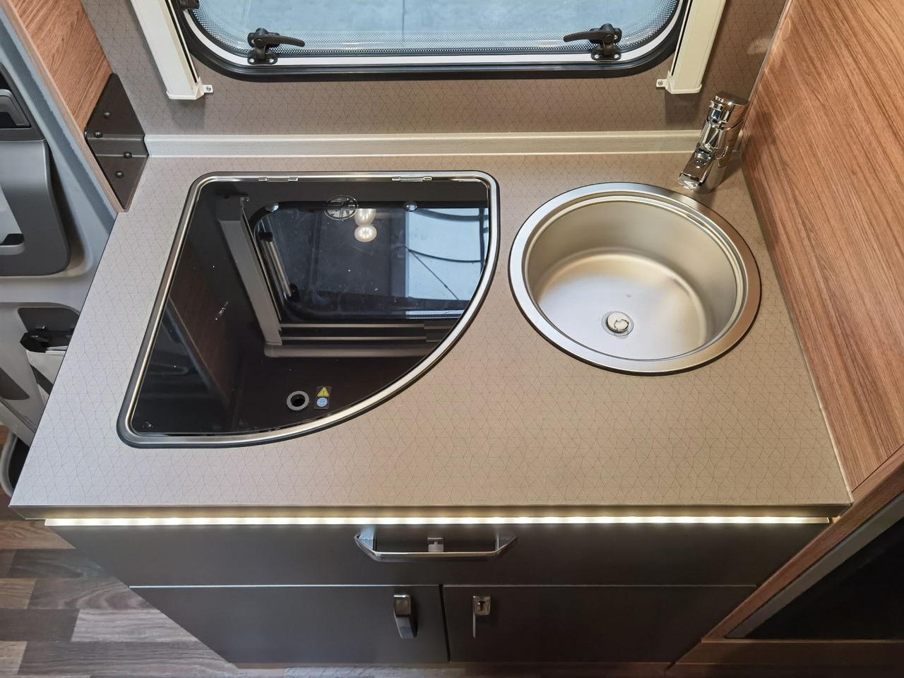 Camping-car capucine Weinsberg CARAHOME 650 DG / 140 PS / TOP - AUSSTATTUNG: photos 17 Camping-car capucine Weinsberg CARAHOME 650 DG / 140 PS / TOP - AUSSTATTUNG: photos 17