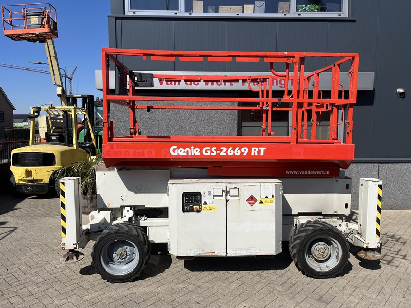 Genie GS 2669 RT Hoogwerker / arbeitsbuhne - Nacelle ciseaux: photos 1 Genie GS 2669 RT Hoogwerker / arbeitsbuhne - Nacelle ciseaux: photos 1