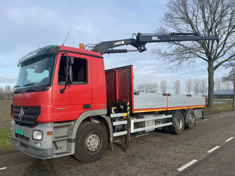 Mercedes-Benz ACTROS 2832 - MKG HKL140 - automaat - EURO5 -lift/stuur as - 600dkm - 2006 - Camion plateau, Camion grue: photos 1 Mercedes-Benz ACTROS 2832 - MKG HKL140 - automaat - EURO5 -lift/stuur as - 600dkm - 2006 - Camion plateau, Camion grue: photos 1
