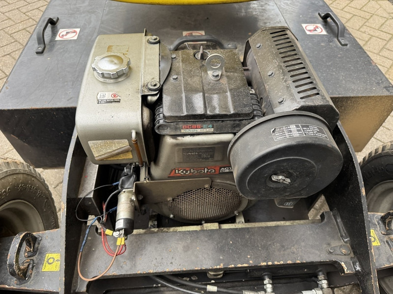 Nacelle articulée Niftylift HR12NDE Knikarmhoogwerker / Arbeitsbuhne HYBRIDE Kubota diesel 4x2 2014: photos 12 Nacelle articulée Niftylift HR12NDE Knikarmhoogwerker / Arbeitsbuhne HYBRIDE Kubota diesel 4x2 2014: photos 12