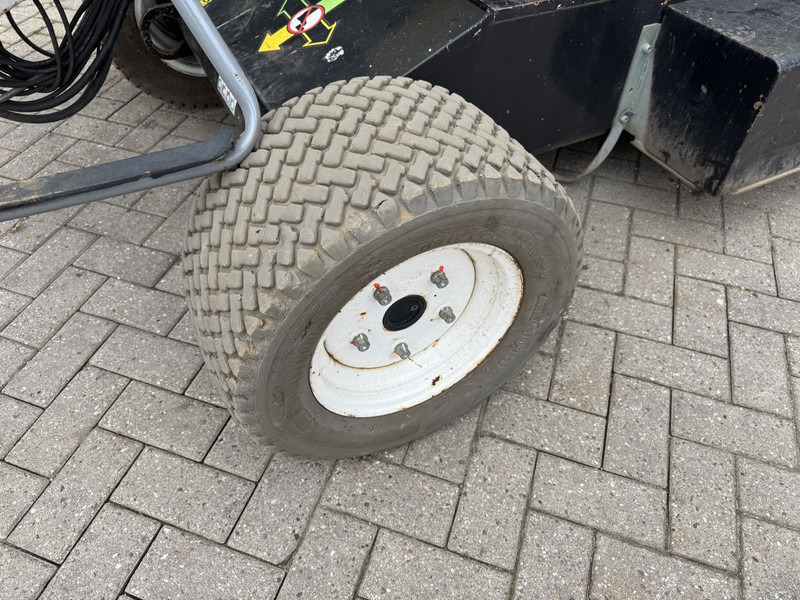 Nacelle articulée Niftylift HR12NDE Knikarmhoogwerker / Arbeitsbuhne HYBRIDE Kubota diesel 4x2 2014: photos 10 Nacelle articulée Niftylift HR12NDE Knikarmhoogwerker / Arbeitsbuhne HYBRIDE Kubota diesel 4x2 2014: photos 10