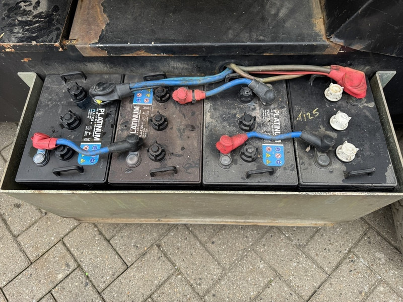 Nacelle articulée Niftylift HR12NDE Knikarmhoogwerker / Arbeitsbuhne HYBRIDE Kubota diesel 4x2 2014: photos 13 Nacelle articulée Niftylift HR12NDE Knikarmhoogwerker / Arbeitsbuhne HYBRIDE Kubota diesel 4x2 2014: photos 13