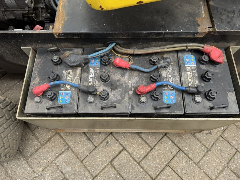 Nacelle articulée Niftylift HR12NDE Knikarmhoogwerker / Arbeitsbuhne HYBRIDE Kubota diesel 4x2 2014: photos 14 Nacelle articulée Niftylift HR12NDE Knikarmhoogwerker / Arbeitsbuhne HYBRIDE Kubota diesel 4x2 2014: photos 14