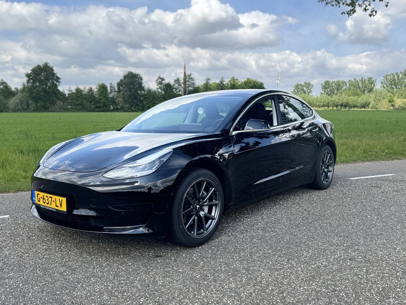 Tesla Model 3 - Berline: photos 1 Tesla Model 3 - Berline: photos 1